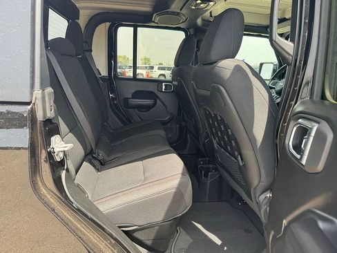 Used 2021 Jeep Gladiator Rubicon image 12