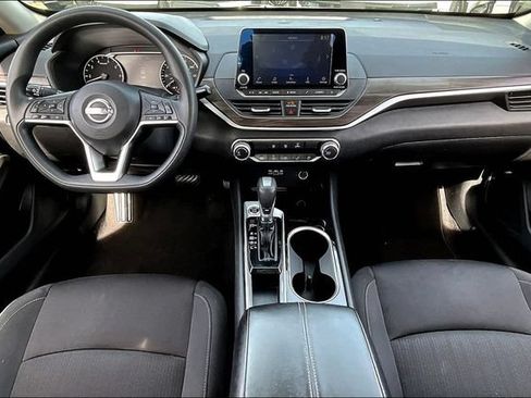 Used 2024 Nissan Altima 2.5 SV FWD image 7
