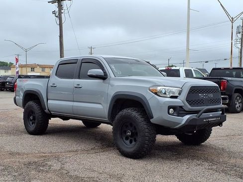 Used 2019 Toyota Tacoma TRD Off-Road AWD/4WD image 23