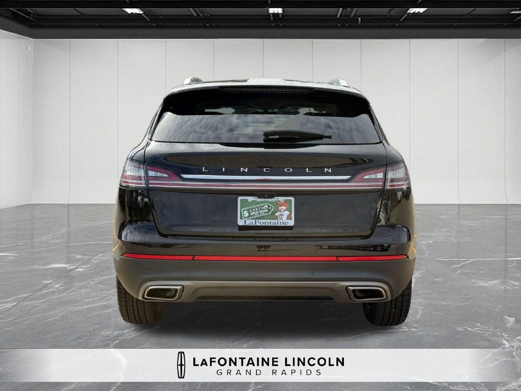 Used 2023 Lincoln Nautilus Reserve AWD/4WD image 4