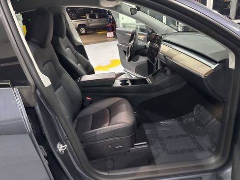 Used 2023 Tesla Model Y Long Range image 24