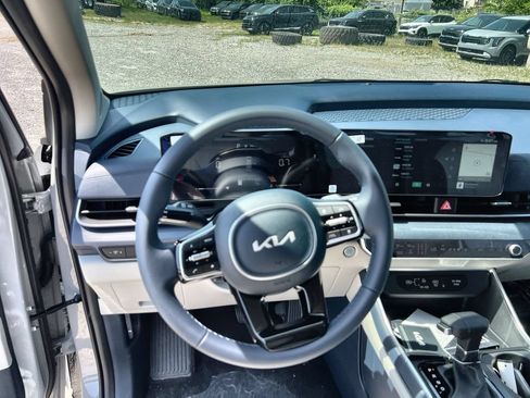New 2026 Kia Carnival EX FWD image 14
