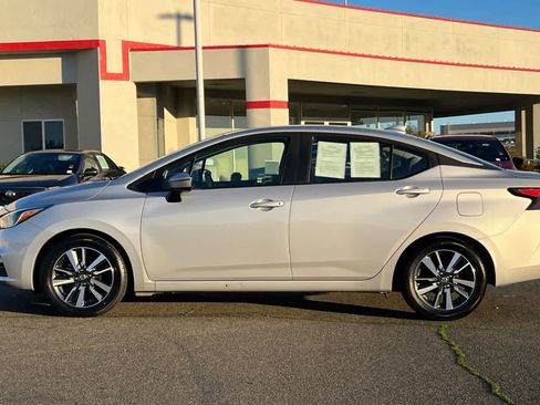 Used 2021 Nissan Versa SV image 9