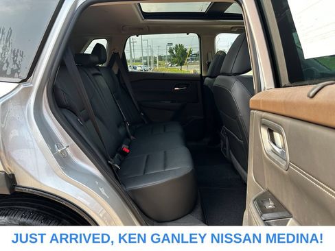 Certified 2023 Nissan Rogue SV w/ SV Premium B Package AWD/4WD image 19