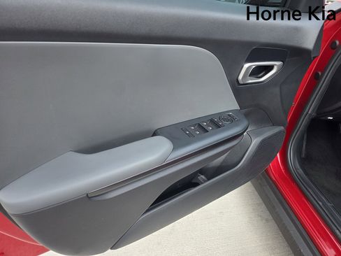 New 2025 Kia K4 LXS image 9