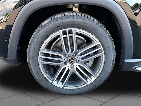 Used 2024 Mercedes-Benz GLS 450 4MATIC image 11