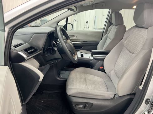 Used 2023 Toyota Sienna LE FWD image 19