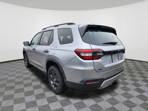 New 2025 Honda Pilot TrailSport image 3