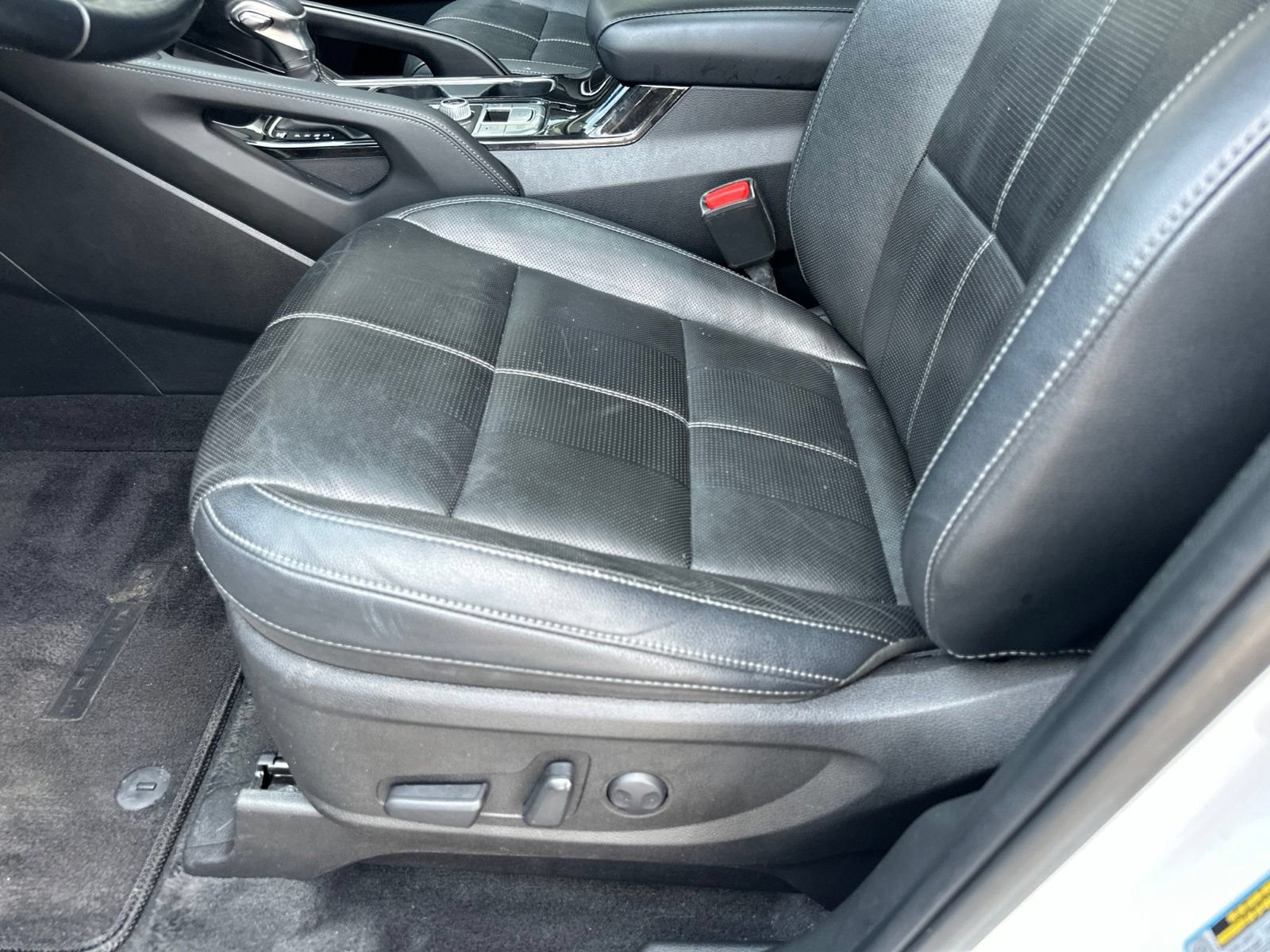 Used 2024 Kia Telluride EX w/ EX Captain's Chair Package AWD/4WD image 21