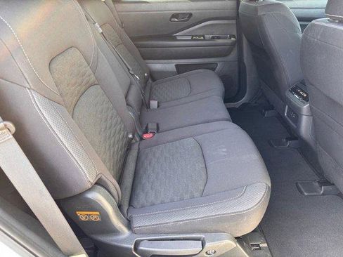 Used 2024 Nissan Pathfinder SV FWD image 13