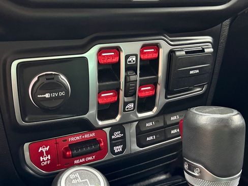 Used 2020 Jeep Gladiator Rubicon AWD/4WD image 18