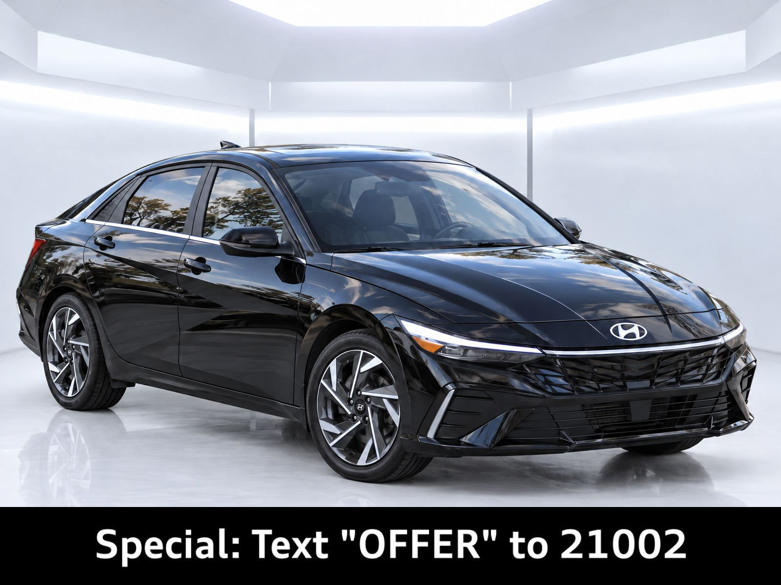 Used 2024 Hyundai Elantra Limited FWD image 2