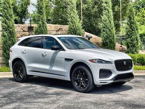 Used 2025 Jaguar F-PACE R-Dynamic S image 7