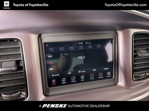 Used 2019 Dodge Charger SXT image 27