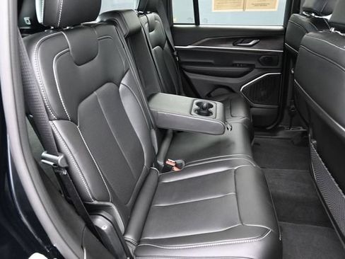 Used 2026 Jeep Grand Cherokee Limited w/ Luxury Tech Group II AWD/4WD image 30