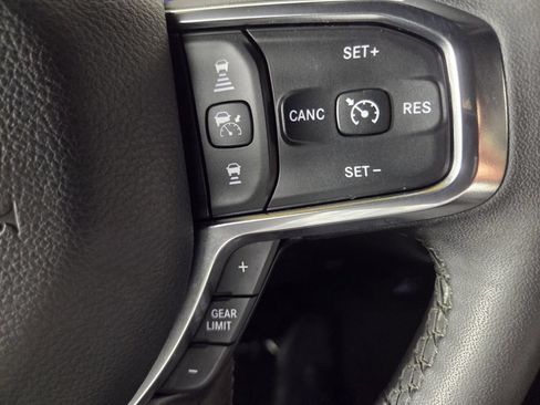 Used 2025 RAM 1500 Laramie AWD/4WD image 17