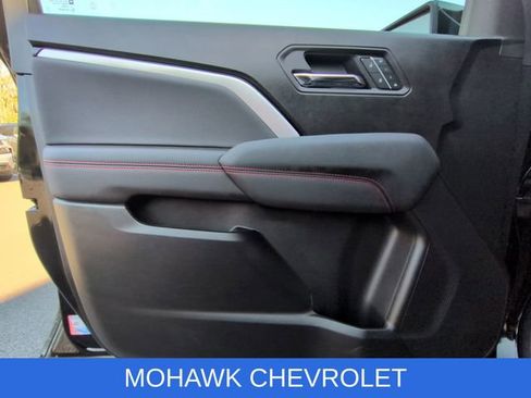 Certified 2024 Chevrolet Colorado Z71 w/ LPO, Dark Essentials Package AWD/4WD image 23