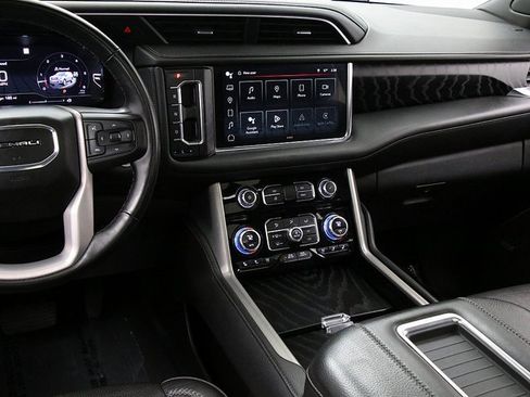 Used 2023 GMC Yukon XL Denali image 16