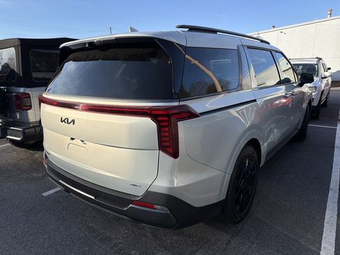 Used 2025 Kia Carnival SX Prestige image 6