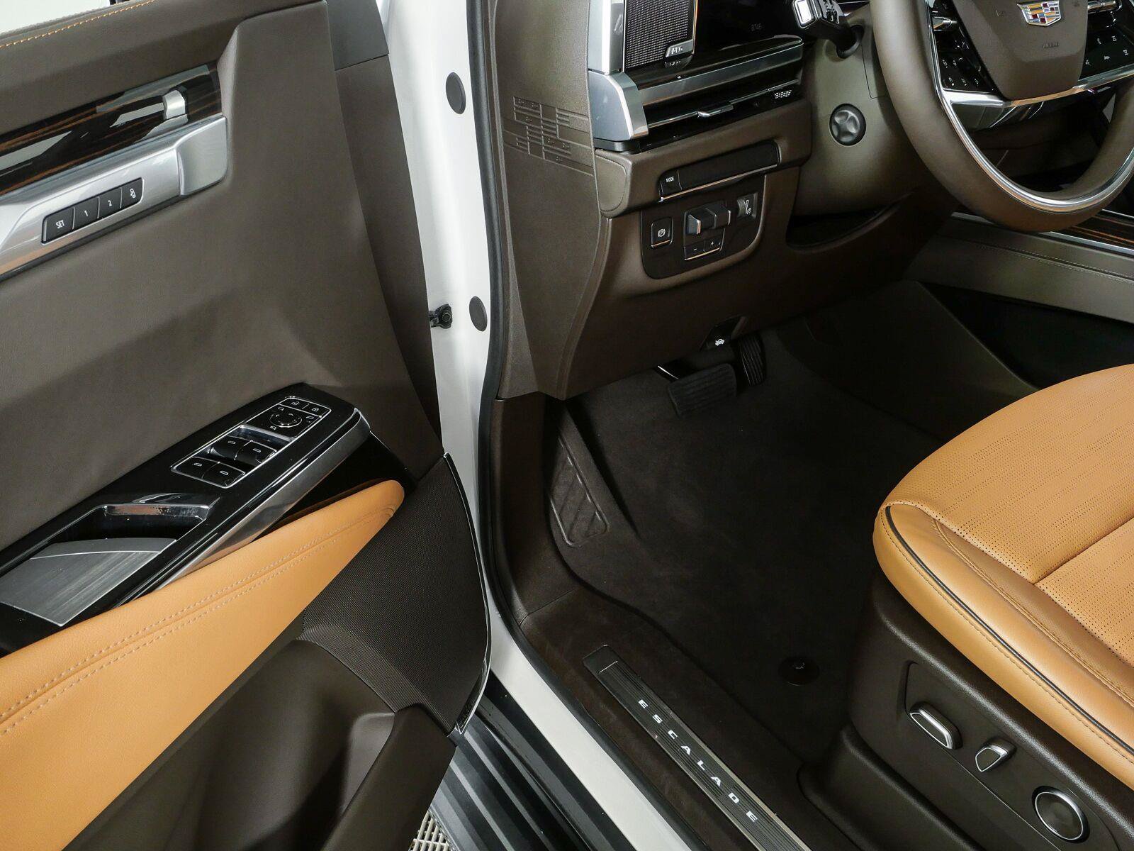 Used 2025 Cadillac Escalade Premium Luxury w/ LPO, Radiant Package RWD image 8