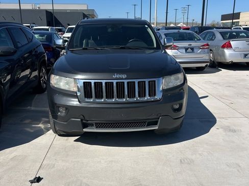 Used 2011 Jeep Grand Cherokee Limited image 2