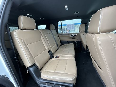 Used 2024 Chevrolet Suburban Premier image 24