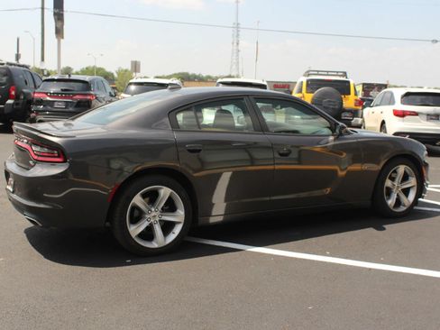 Used 2018 Dodge Charger R/T RWD image 8