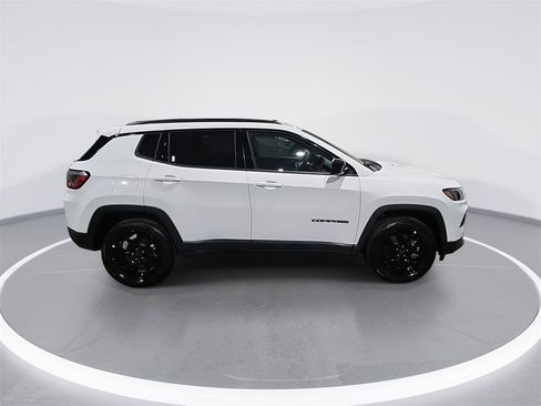 New 2026 Jeep Compass Latitude image 9