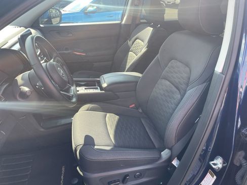 Used 2025 Nissan Pathfinder SV image 18