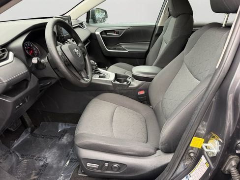 Used 2021 Toyota RAV4 XLE AWD/4WD image 16