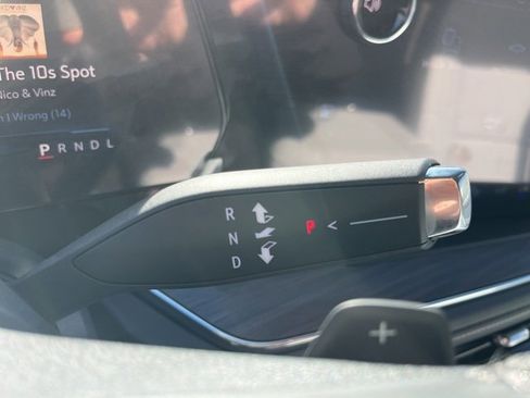 New 2025 Chevrolet Suburban Premier image 27