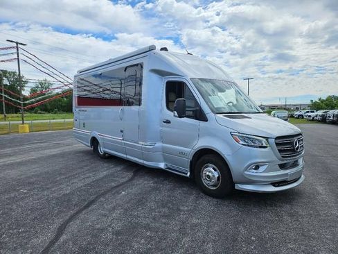 Used 2019 Mercedes-Benz Sprinter 170 image 2
