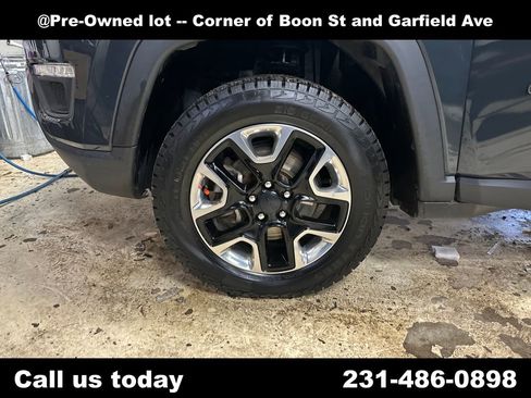 Used 2018 Jeep Compass Trailhawk w/ Leather Interior Group AWD/4WD image 13