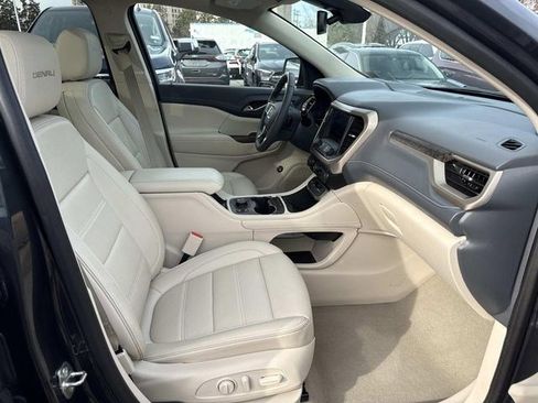 Used 2023 GMC Acadia Denali image 10