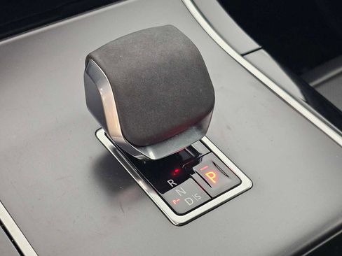 Used 2024 Land Rover Range Rover Velar Dynamic SE image 30