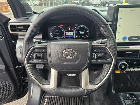 Used 2025 Toyota Tacoma TRD Sport AWD/4WD image 25