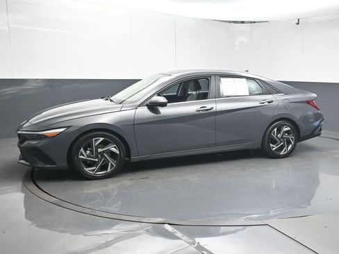 Used 2024 Hyundai Elantra Limited image 4