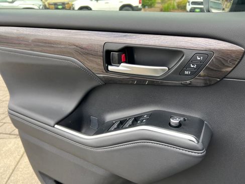 New 2026 Toyota Highlander Limited AWD/4WD image 13