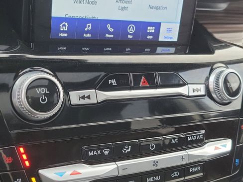 Used 2023 Ford Explorer Limited w/ Limited Technology Package image 30