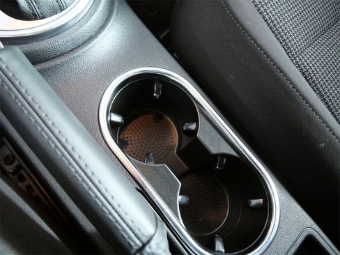 Used 2019 Volkswagen Beetle 2.0T S image 25