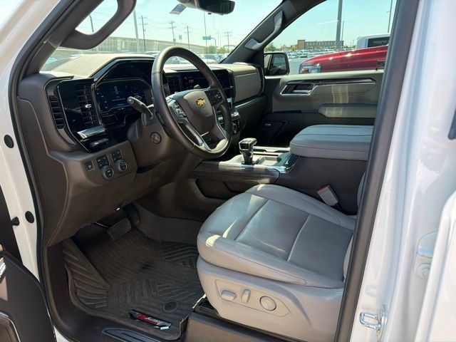 Used 2024 Chevrolet Silverado 1500 LTZ w/ LTZ Premium Texas Edition AWD/4WD image 5