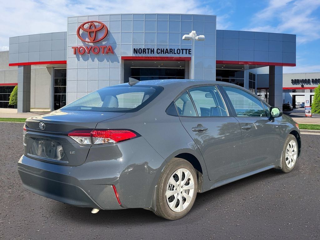 Used 2025 Toyota Corolla LE FWD image 7