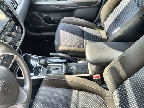 Used 2018 Mitsubishi Outlander ES FWD image 21
