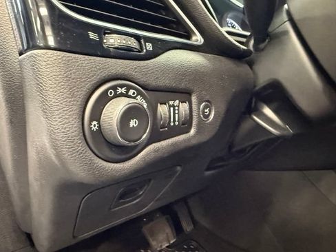 Used 2019 Jeep Cherokee Latitude Plus AWD/4WD image 39