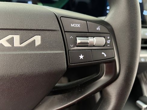 Used 2025 Kia K4 LXS image 37