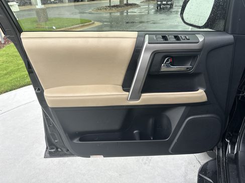 Used 2014 Toyota 4Runner SR5 RWD image 14