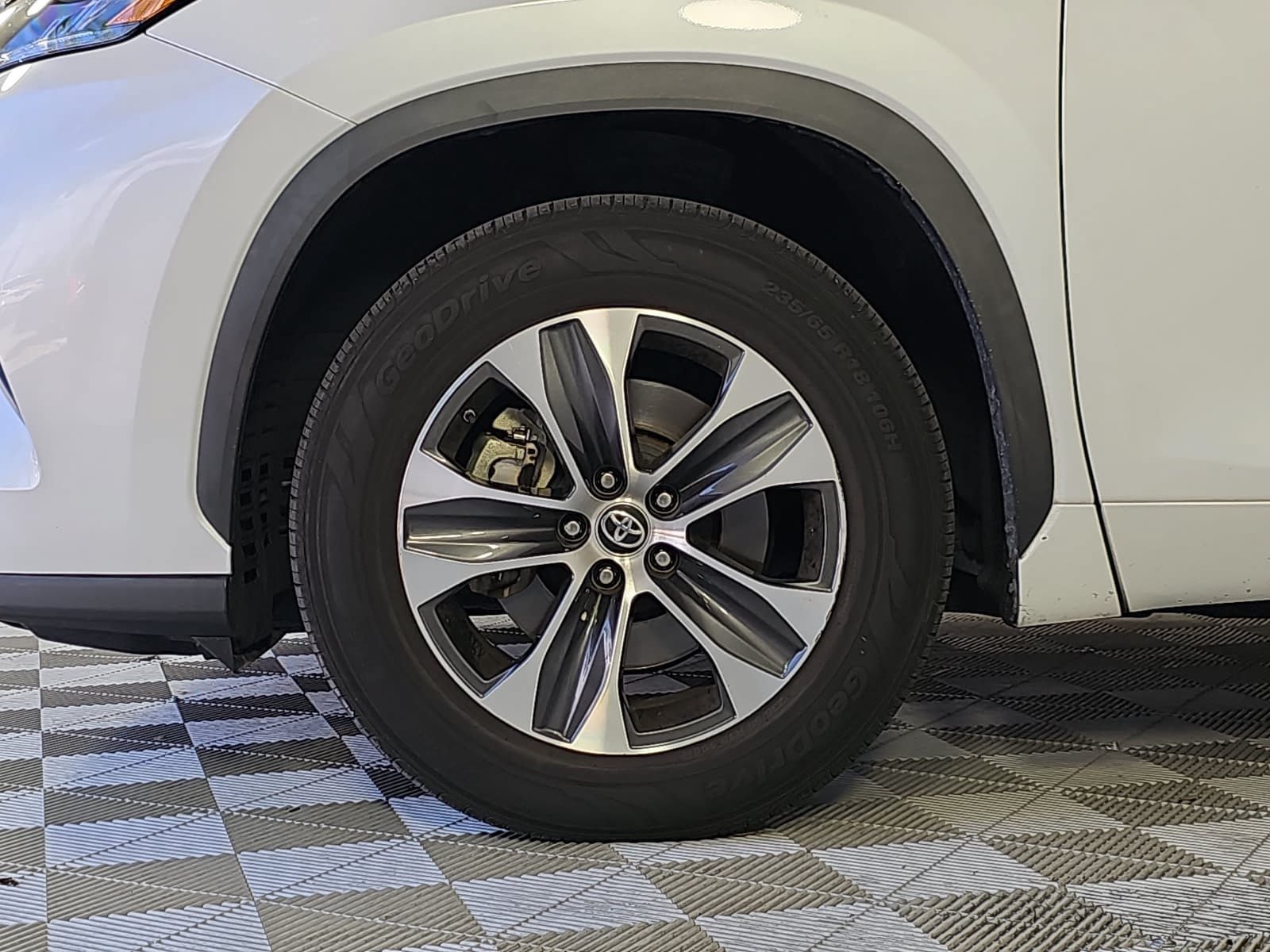 Used 2022 Toyota Highlander XLE FWD image 10