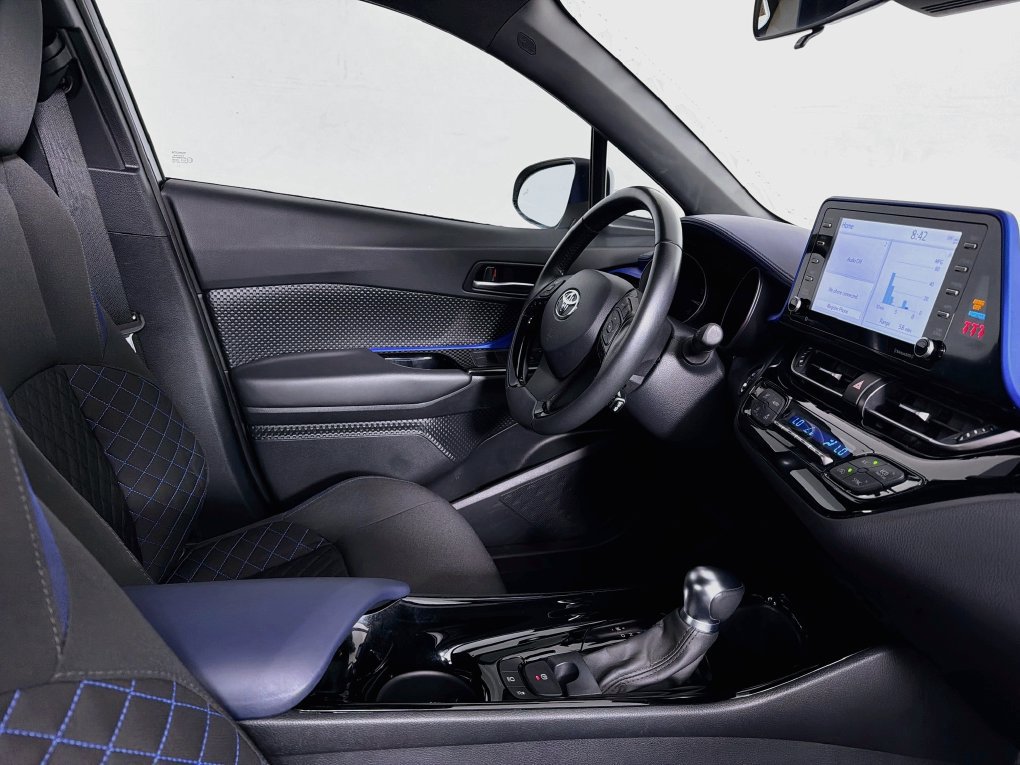 Used 2022 Toyota C-HR XLE FWD image 35