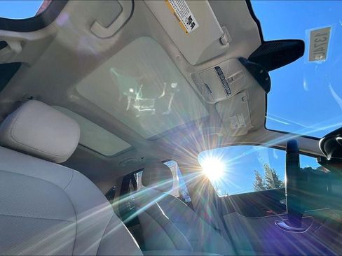 Used 2021 Mercedes-Benz GLC 300 4MATIC w/ Premium Package image 25