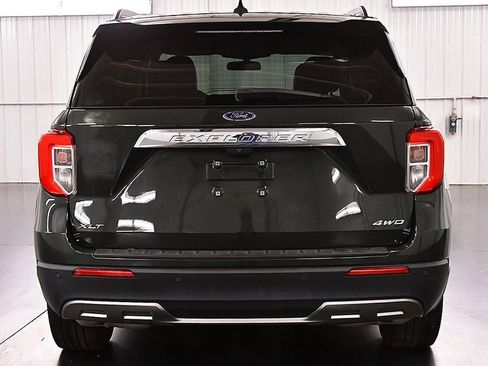 Used 2022 Ford Explorer XLT w/ Equipment Group 202A image 6